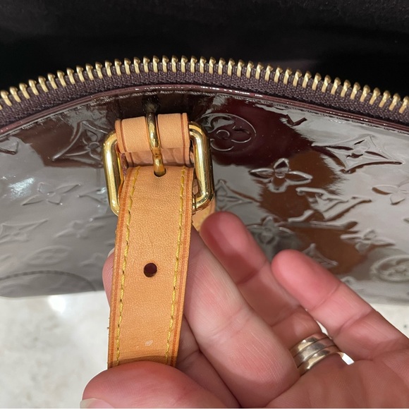 LOUIS VUITTON Monogram Vernis Rosewood Avenue Bag - Picture 14 of 15
